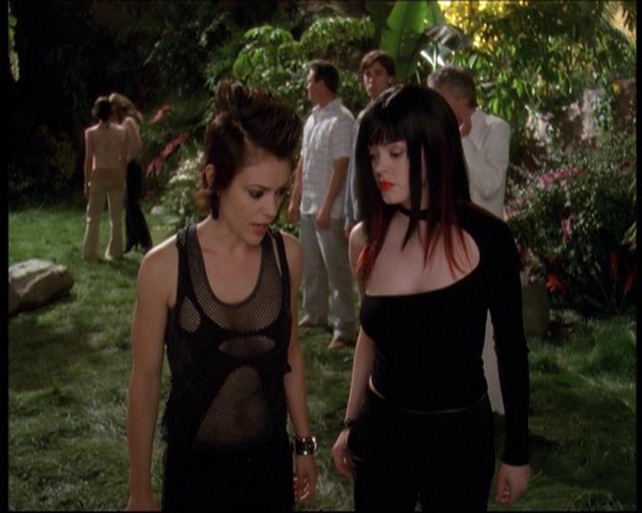 Charmed-Online-dot-net_622ItsABadBadBadBadWorldPart1-1976.jpg