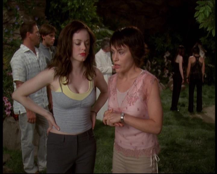 Charmed-Online-dot-net_622ItsABadBadBadBadWorldPart1-1988.jpg