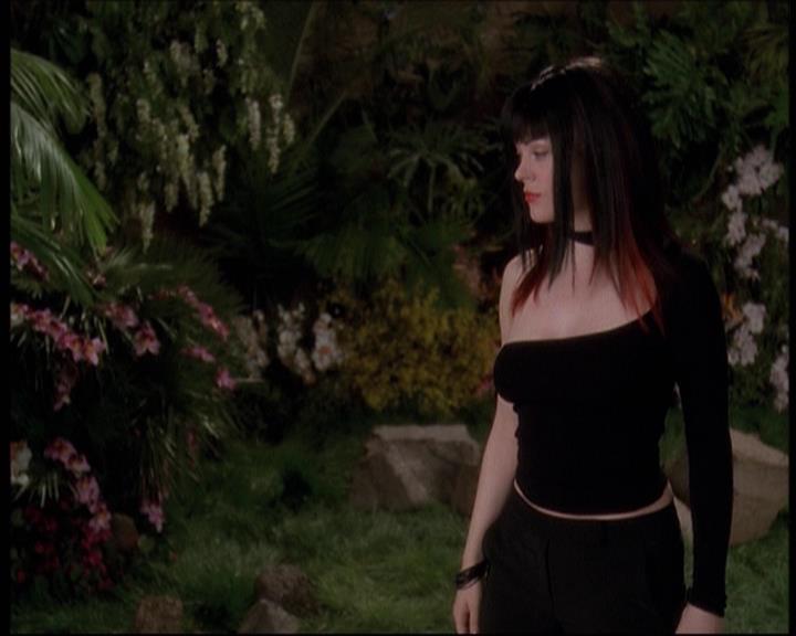Charmed-Online-dot-net_622ItsABadBadBadBadWorldPart1-2038.jpg