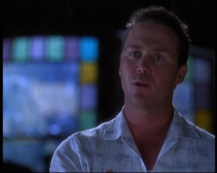 Charmed-Online-dot-net_622ItsABadBadBadBadWorldPart1-2240.jpg