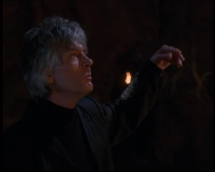 Charmed-Online-dot-net_623ItsABadBadBadBadWorldPart2-0170.jpg