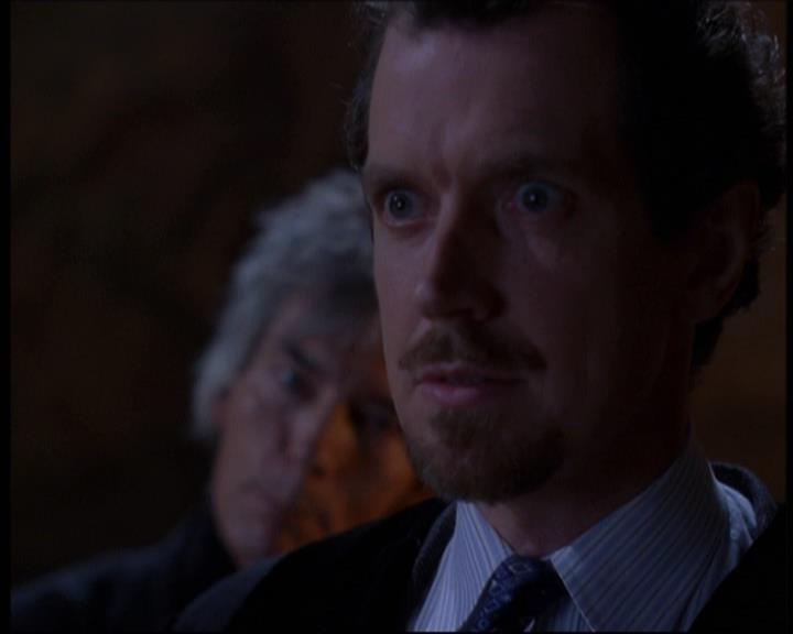 Charmed-Online-dot-net_623ItsABadBadBadBadWorldPart2-0251.jpg