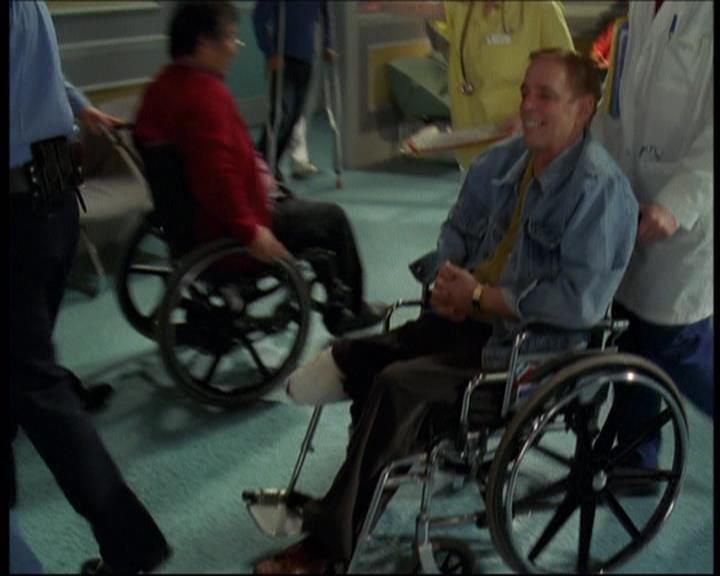 Charmed-Online-dot-net_623ItsABadBadBadBadWorldPart2-0409.jpg