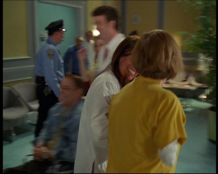 Charmed-Online-dot-net_623ItsABadBadBadBadWorldPart2-0410.jpg