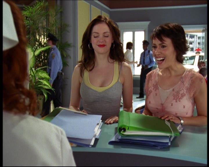 Charmed-Online-dot-net_623ItsABadBadBadBadWorldPart2-0433.jpg