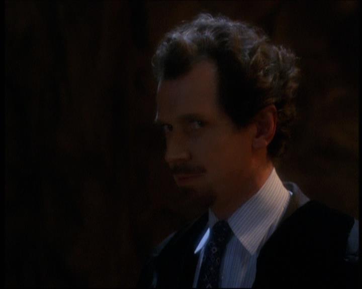 Charmed-Online-dot-net_623ItsABadBadBadBadWorldPart2-1201.jpg