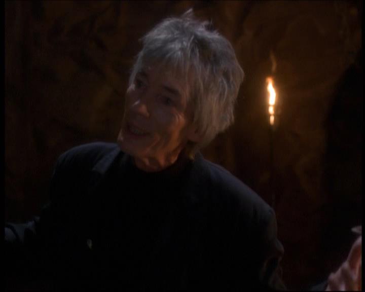 Charmed-Online-dot-net_623ItsABadBadBadBadWorldPart2-1459.jpg