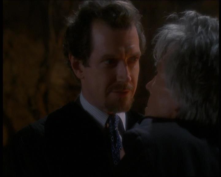 Charmed-Online-dot-net_623ItsABadBadBadBadWorldPart2-1501.jpg