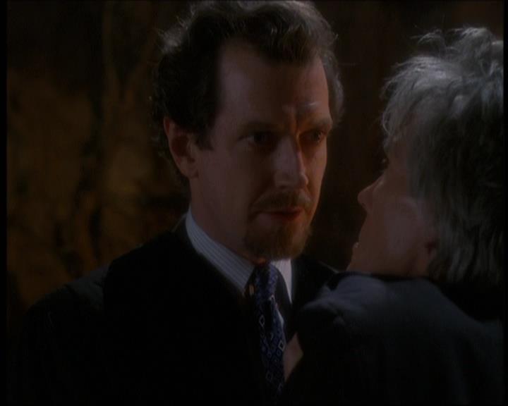 Charmed-Online-dot-net_623ItsABadBadBadBadWorldPart2-1502.jpg