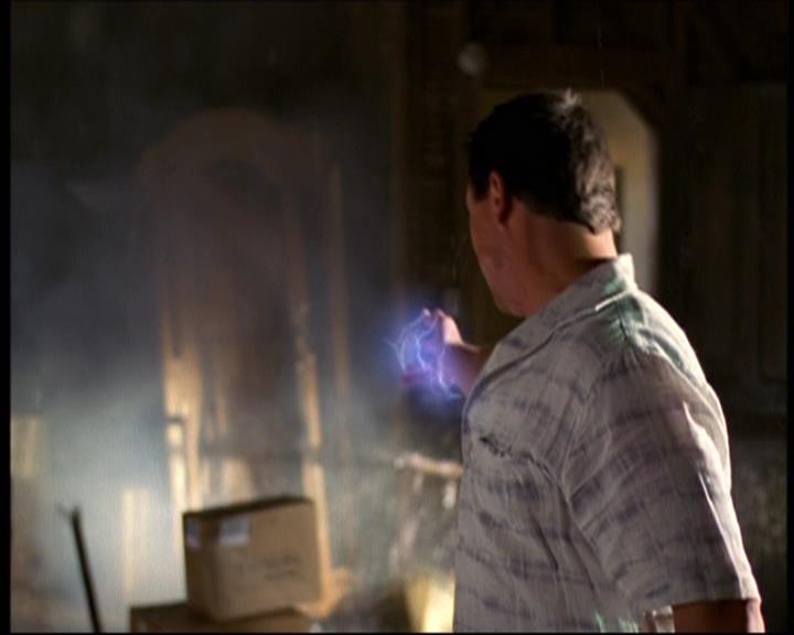Charmed-Online-dot-net_623ItsABadBadBadBadWorldPart2-1867.jpg