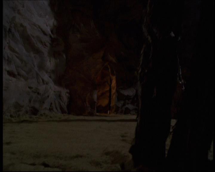 Charmed-Online-dot-net_623ItsABadBadBadBadWorldPart2-1939.jpg