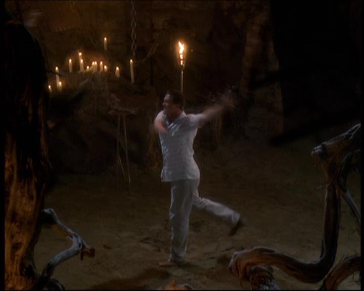 Charmed-Online-dot-net_623ItsABadBadBadBadWorldPart2-2031.jpg
