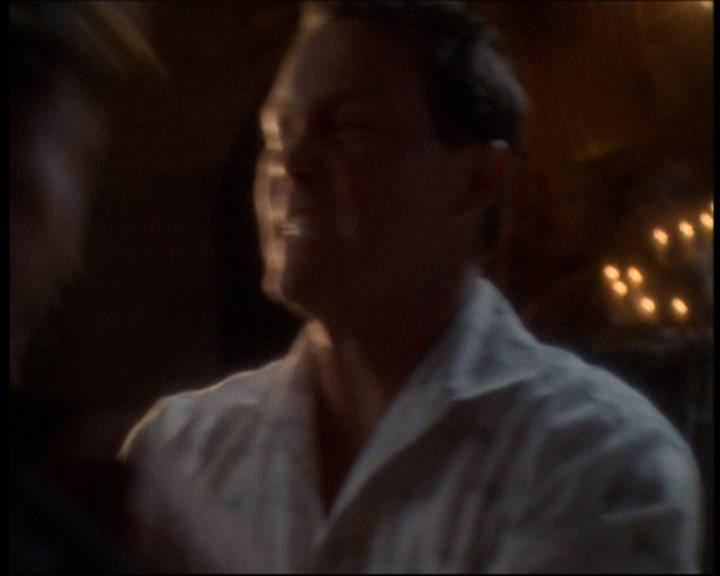 Charmed-Online-dot-net_623ItsABadBadBadBadWorldPart2-2035.jpg