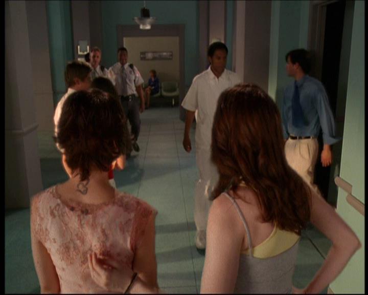 Charmed-Online-dot-net_623ItsABadBadBadBadWorldPart2-2148.jpg