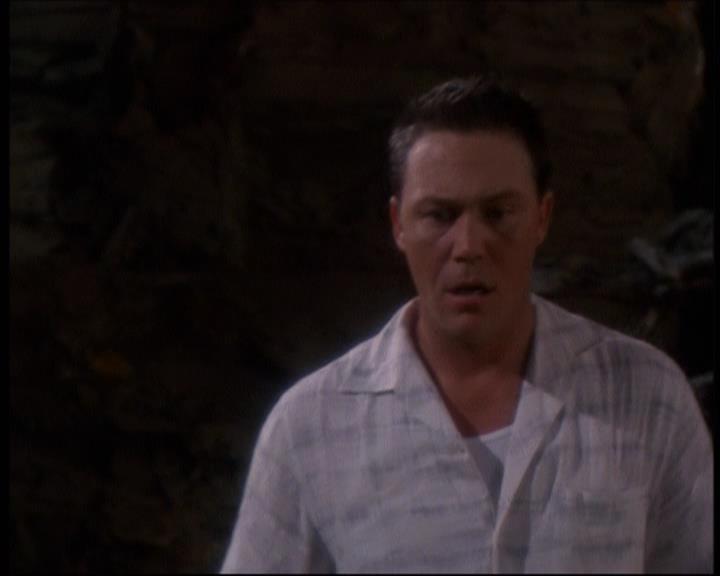 Charmed-Online-dot-net_623ItsABadBadBadBadWorldPart2-2216.jpg