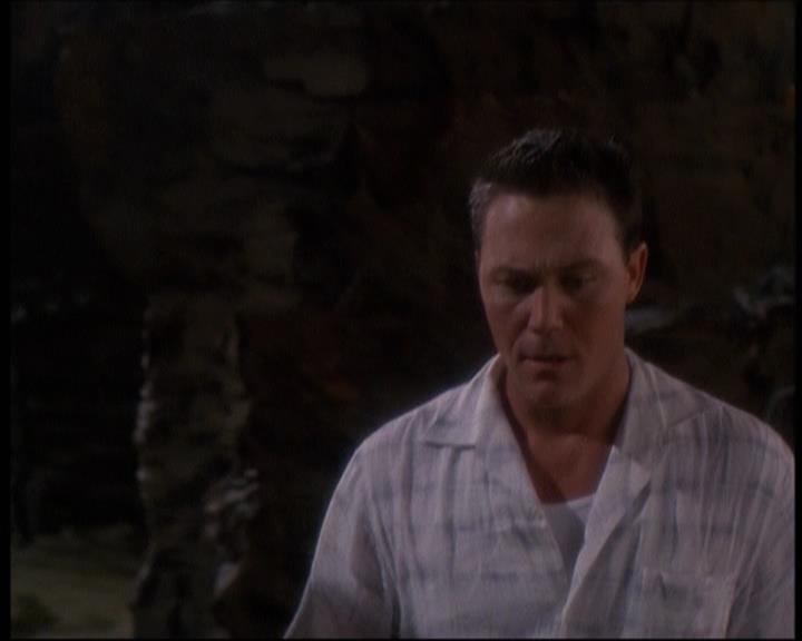 Charmed-Online-dot-net_623ItsABadBadBadBadWorldPart2-2219.jpg