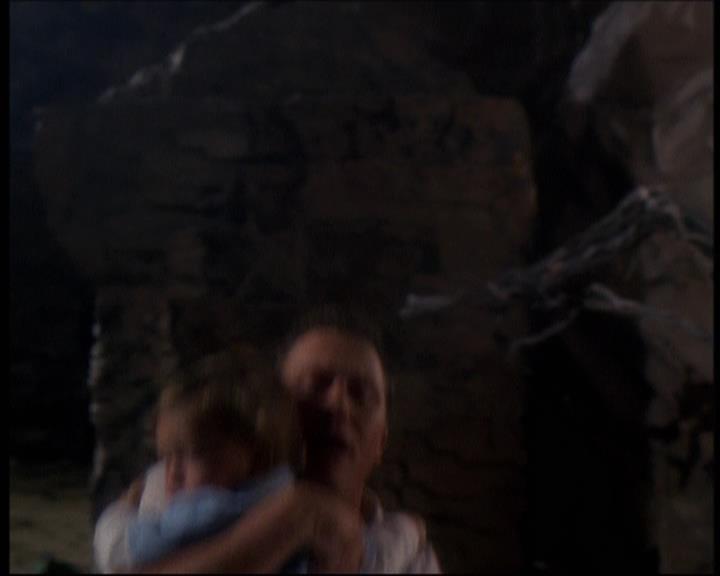 Charmed-Online-dot-net_623ItsABadBadBadBadWorldPart2-2224.jpg