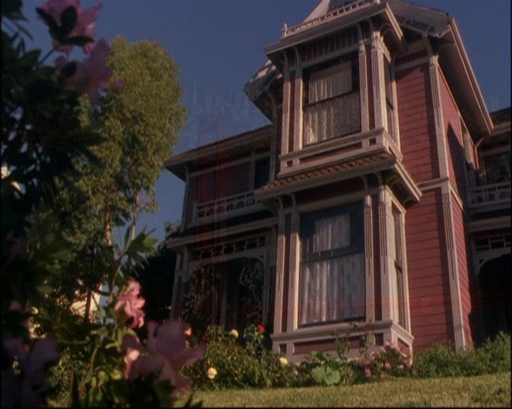 Charmed-Online_dot_net-8x01StillCharmedAndKicking0005.jpg