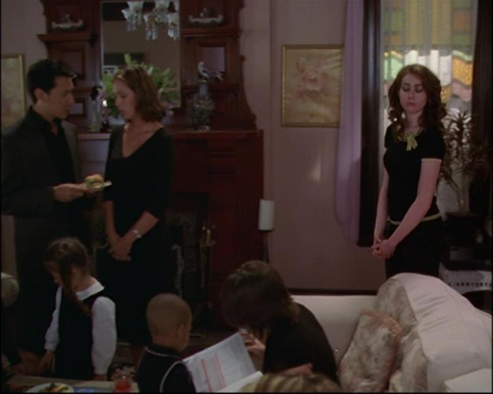 Charmed-Online_dot_net-8x01StillCharmedAndKicking0028.jpg Charmed-Online_dot_net-8x01StillCharmedAndKicking0028.jpg