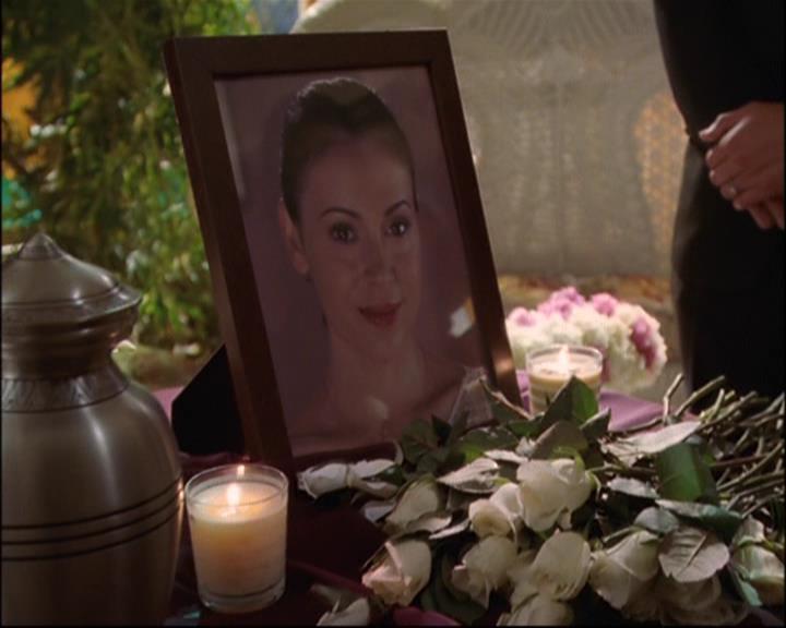 Charmed-Online_dot_net-8x01StillCharmedAndKicking0031.jpg Charmed-Online_dot_net-8x01StillCharmedAndKicking0031.jpg
