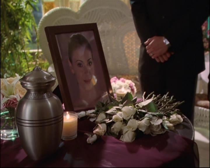Charmed-Online_dot_net-8x01StillCharmedAndKicking0032.jpg Charmed-Online_dot_net-8x01StillCharmedAndKicking0032.jpg