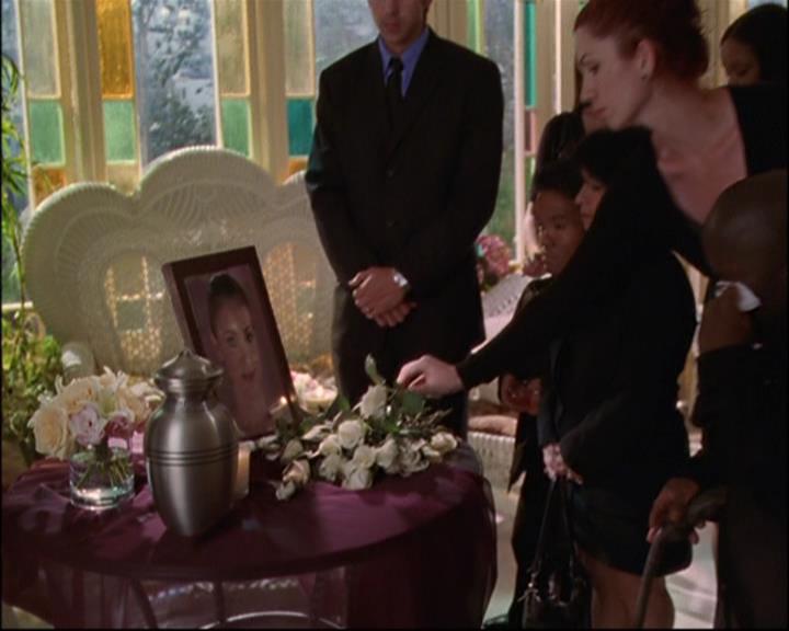 Charmed-Online_dot_net-8x01StillCharmedAndKicking0034.jpg Charmed-Online_dot_net-8x01StillCharmedAndKicking0034.jpg