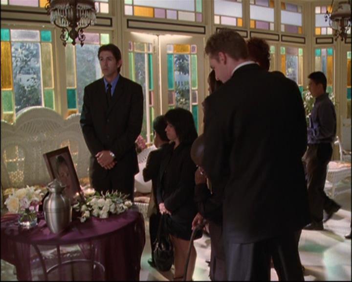 Charmed-Online_dot_net-8x01StillCharmedAndKicking0038.jpg Charmed-Online_dot_net-8x01StillCharmedAndKicking0038.jpg