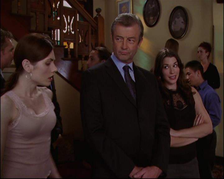Charmed-Online_dot_net-8x01StillCharmedAndKicking0055.jpg