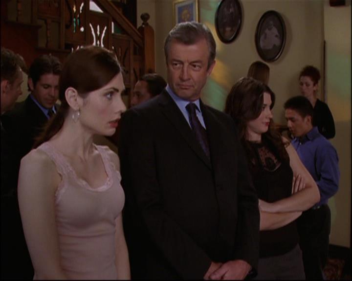 Charmed-Online_dot_net-8x01StillCharmedAndKicking0057.jpg Charmed-Online_dot_net-8x01StillCharmedAndKicking0057.jpg