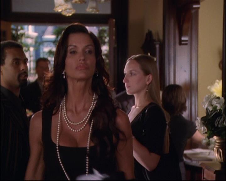 Charmed-Online_dot_net-8x01StillCharmedAndKicking0092.jpg