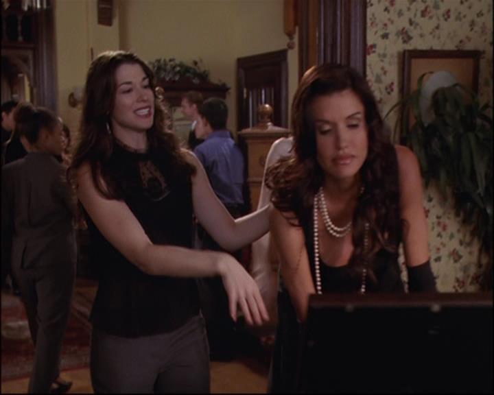 Charmed-Online_dot_net-8x01StillCharmedAndKicking0108.jpg Charmed-Online_dot_net-8x01StillCharmedAndKicking0108.jpg