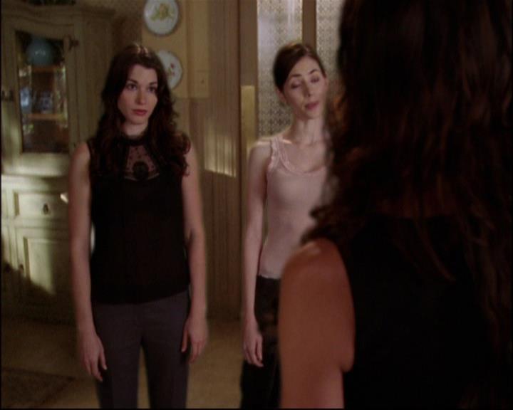 Charmed-Online_dot_net-8x01StillCharmedAndKicking0121.jpg Charmed-Online_dot_net-8x01StillCharmedAndKicking0121.jpg