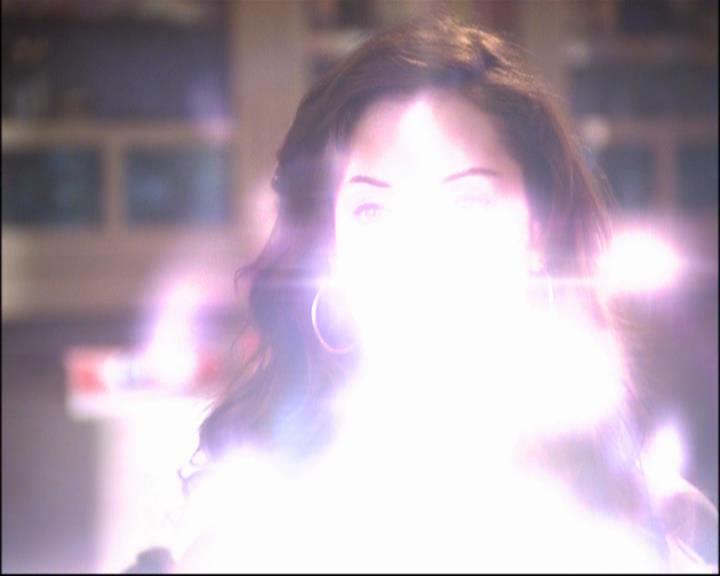Charmed-Online_dot_net-8x01StillCharmedAndKicking0131.jpg