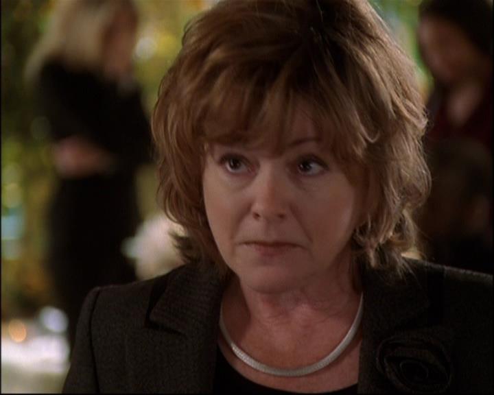 Charmed-Online_dot_net-8x01StillCharmedAndKicking0297.jpg Charmed-Online_dot_net-8x01StillCharmedAndKicking0297.jpg