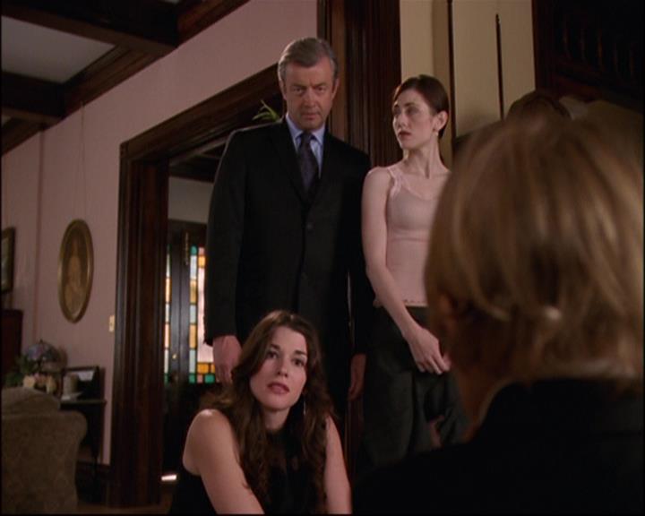 Charmed-Online_dot_net-8x01StillCharmedAndKicking0587.jpg Charmed-Online_dot_net-8x01StillCharmedAndKicking0587.jpg