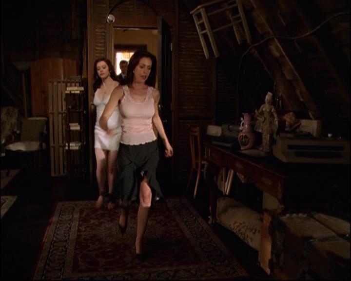 Charmed-Online_dot_net-8x01StillCharmedAndKicking0617.jpg
