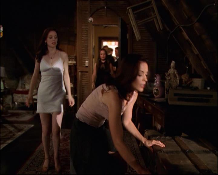 Charmed-Online_dot_net-8x01StillCharmedAndKicking0618.jpg
