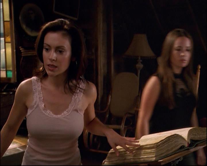 Charmed-Online_dot_net-8x01StillCharmedAndKicking0675.jpg