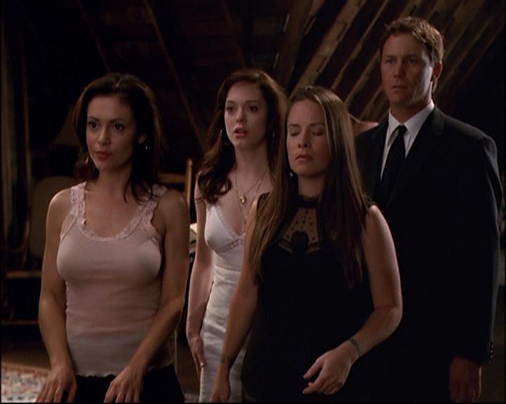 Charmed-Online_dot_net-8x01StillCharmedAndKicking0679.jpg