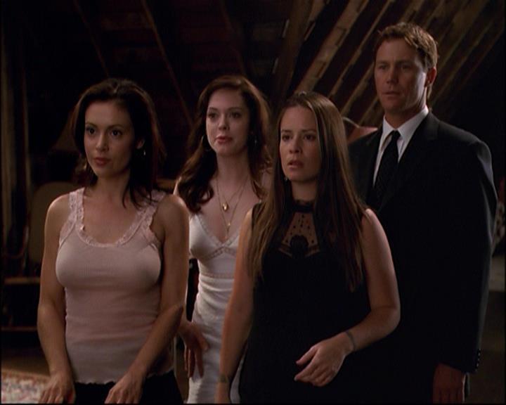 Charmed-Online_dot_net-8x01StillCharmedAndKicking0680.jpg