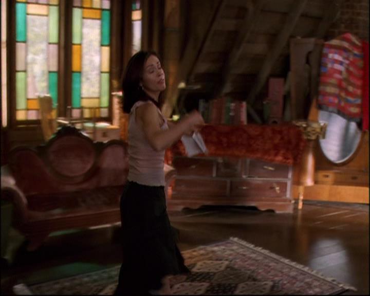 Charmed-Online_dot_net-8x01StillCharmedAndKicking0748.jpg Charmed-Online_dot_net-8x01StillCharmedAndKicking0748.jpg