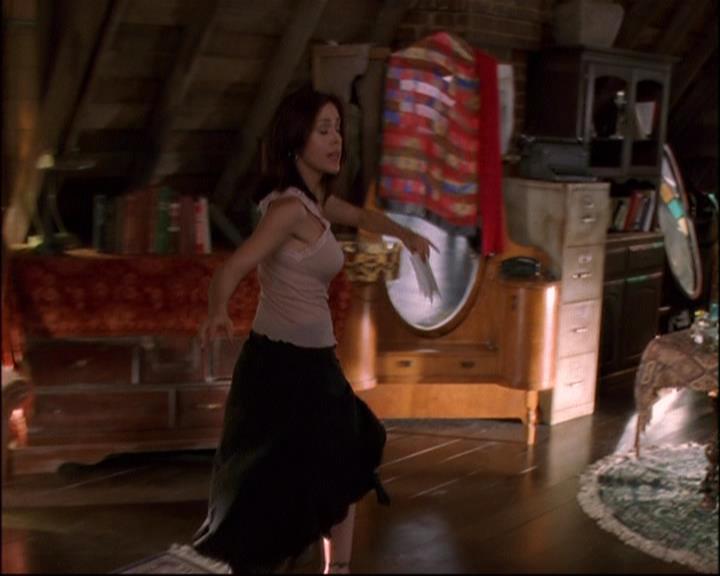 Charmed-Online_dot_net-8x01StillCharmedAndKicking0749.jpg Charmed-Online_dot_net-8x01StillCharmedAndKicking0749.jpg