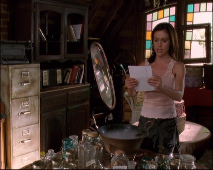 Charmed-Online_dot_net-8x01StillCharmedAndKicking0755.jpg Charmed-Online_dot_net-8x01StillCharmedAndKicking0755.jpg