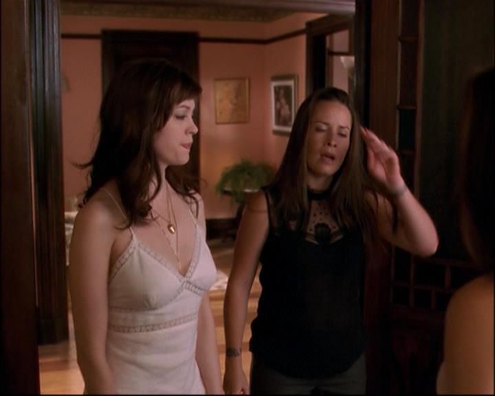Charmed-Online_dot_net-8x01StillCharmedAndKicking0799.jpg Charmed-Online_dot_net-8x01StillCharmedAndKicking0799.jpg