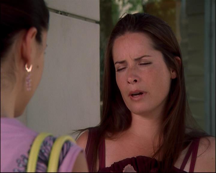 Charmed-Online_dot_net-8x01StillCharmedAndKicking0926.jpg Charmed-Online_dot_net-8x01StillCharmedAndKicking0926.jpg