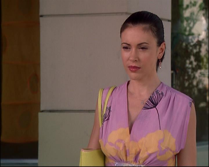 Charmed-Online_dot_net-8x01StillCharmedAndKicking0959.jpg