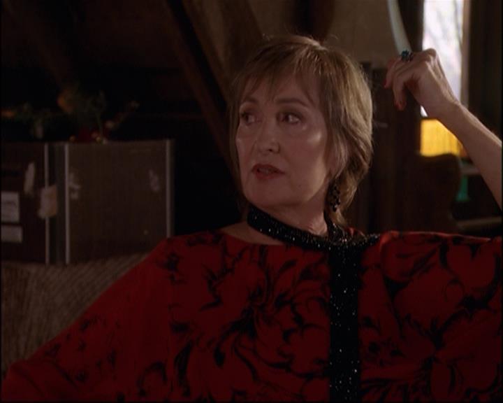 Charmed-Online_dot_net-8x01StillCharmedAndKicking0977.jpg Charmed-Online_dot_net-8x01StillCharmedAndKicking0977.jpg