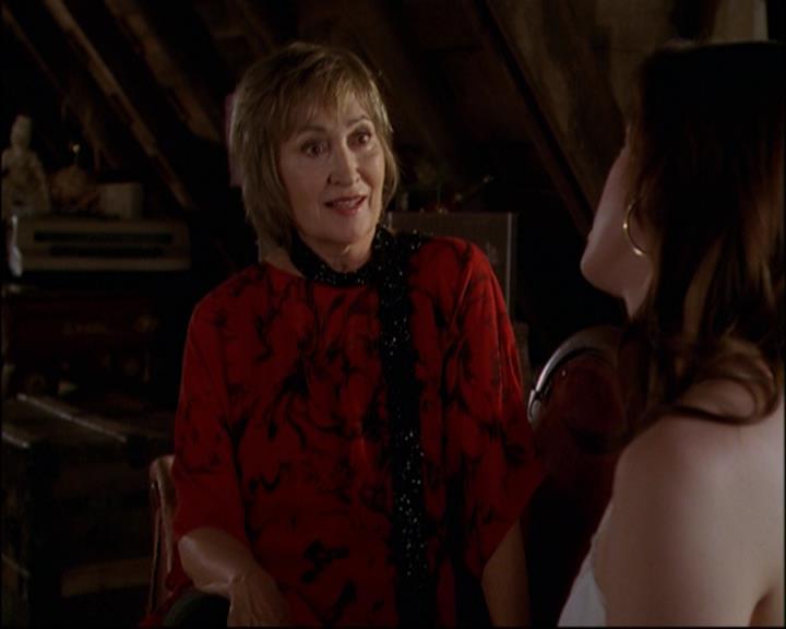 Charmed-Online_dot_net-8x01StillCharmedAndKicking0984.jpg