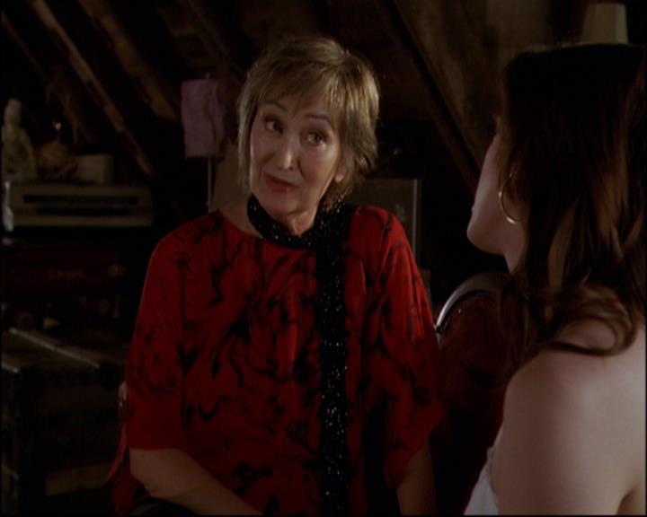 Charmed-Online_dot_net-8x01StillCharmedAndKicking0987.jpg Charmed-Online_dot_net-8x01StillCharmedAndKicking0987.jpg