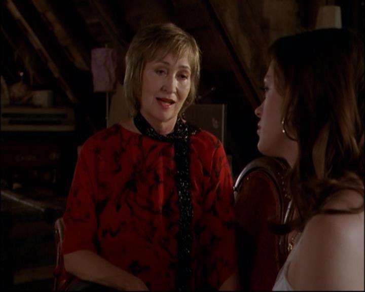 Charmed-Online_dot_net-8x01StillCharmedAndKicking0992.jpg